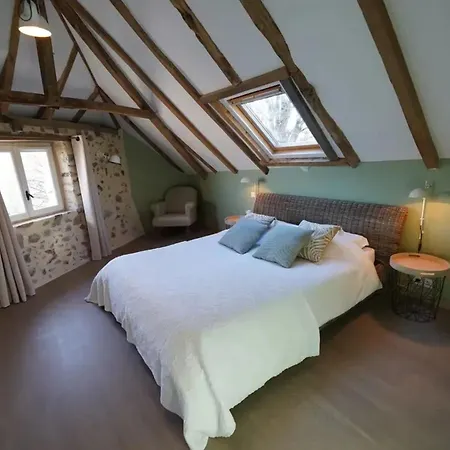 Maison Spacieuse Avec Piscine A Holiday home *