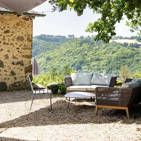 Maison Spacieuse Avec Piscine A