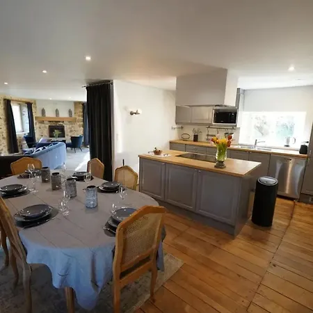 Maison Spacieuse Avec Piscine A
