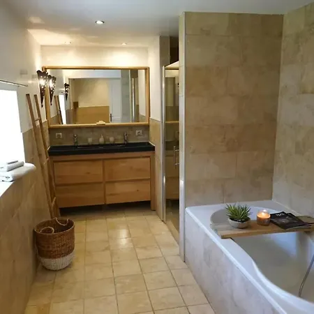Holiday home Maison Spacieuse Avec Piscine A *