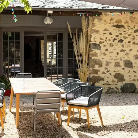 Maison Spacieuse Avec Piscine A Holiday home *