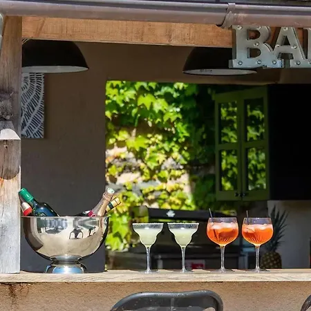 Сasa de vacaciones Maison Spacieuse Avec Piscine A *