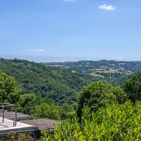 Maison Spacieuse Avec Piscine A *