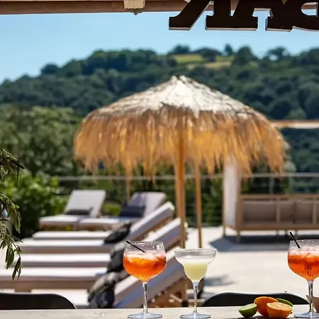 Holiday home Maison Spacieuse Avec Piscine A