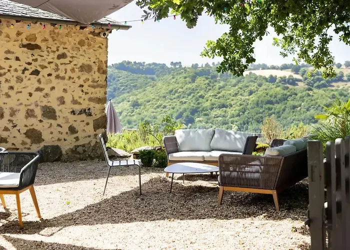 Maison Spacieuse Avec Piscine A