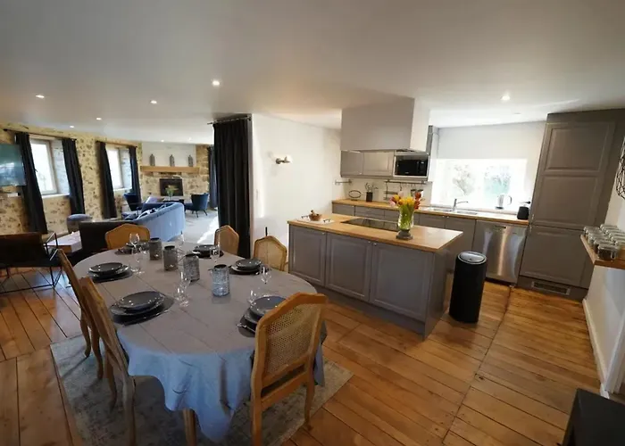 Maison Spacieuse Avec Piscine A