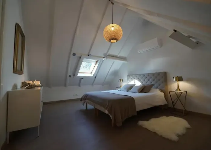 Maison Spacieuse Avec Piscine A *