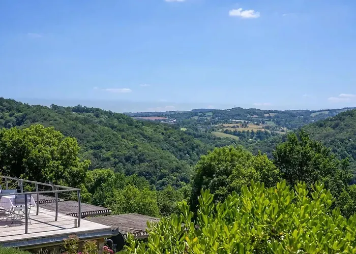 Maison Spacieuse Avec Piscine A *